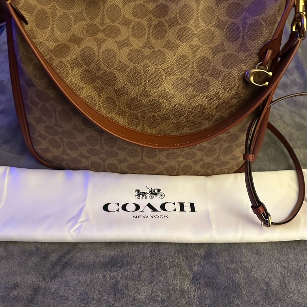 ๐ฅCoach Signature Canvas and Red Leather Shoulder Bag - Picture 4 of 14